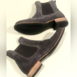 Ecco Chelsea Ankle Boot in Magnet Suede, women’s size 12-12.5, EU 43.